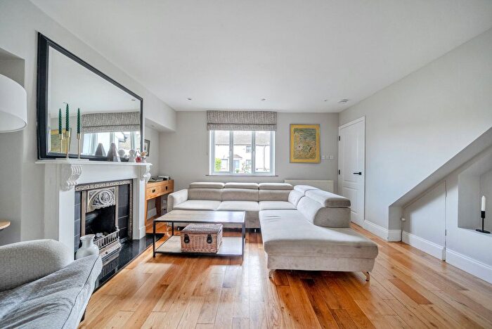 4 Bedroom Detached House To Rent In Fleetwood Road, Kingston Upon Thames, KT1