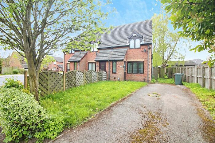 2 Bedroom End Terrace House For Sale In Raylands Lane, Middleton, Leeds, LS10