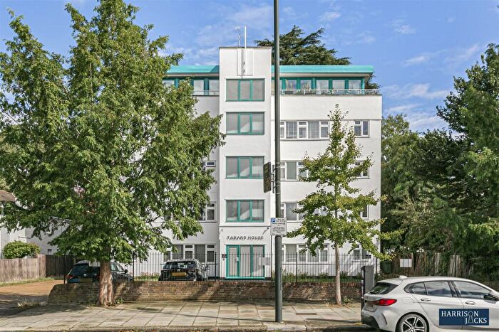 Studio For Sale In Upper Teddington Road, Kingston Upon Thames, KT1