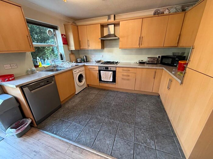 6 Bedroom House To Rent In Blenheim Close, Winchmore Hill, N21