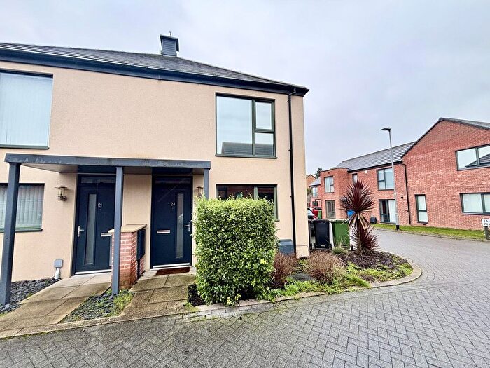 2 Bedroom Property For Sale In Fox Lane, Allerton Bywater, Castleford, WF10