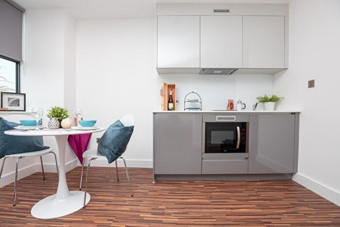 1 Bedroom Apartment To Rent In -bed, Westpoint, Chester Road, M16