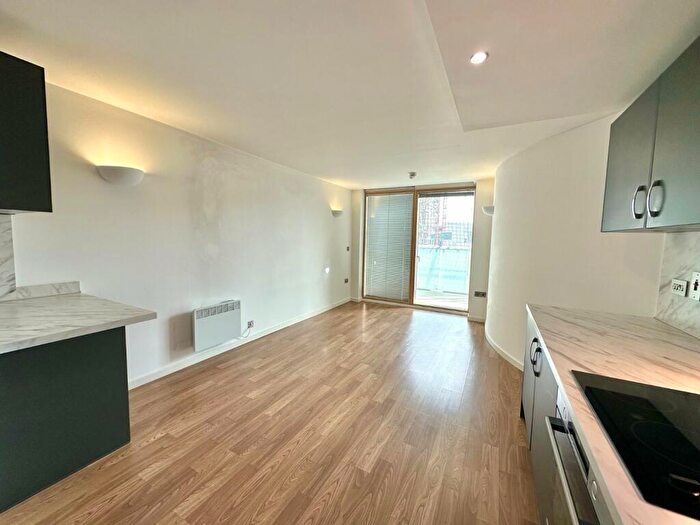 2 Bedroom Flat To Rent In West Point, Wellington Street, Leeds, West Yorkshire, LS1