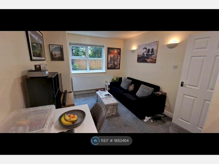 2 Bedroom Flat To Rent In Commercial Road, Leeds, LS5