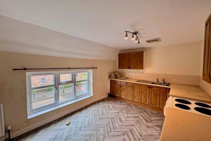 2 Bedroom Flat To Rent In Bingham Road, Nottingham, NG12