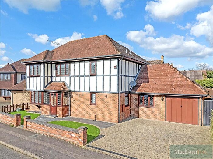 4 Bedroom Detached House For Sale In The Lindens, Loughton, Essex, IG10