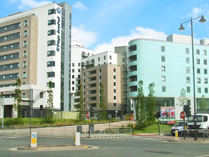 2 Bedroom Flat To Rent In Marsh Lane, Leeds, Uk, LS9