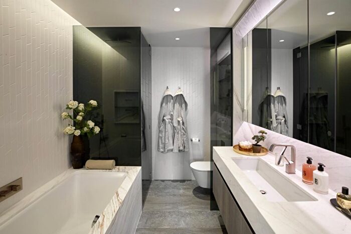 2 Bedroom Flat For Sale In Houndsditch, London, EC3A