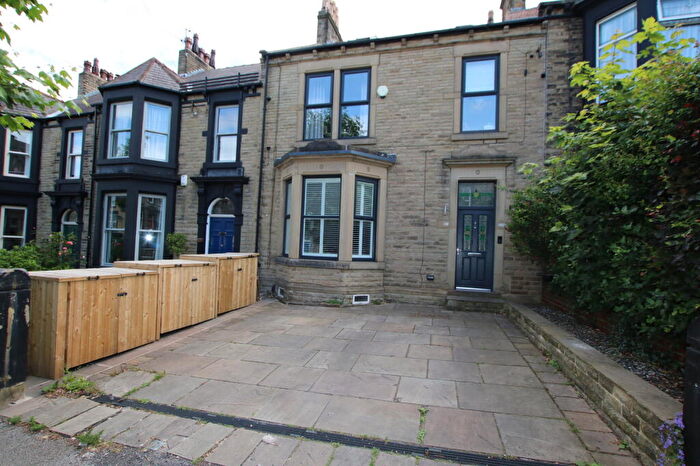 5 Bedroom Villa For Sale In Park Grove, Barnsley, S70