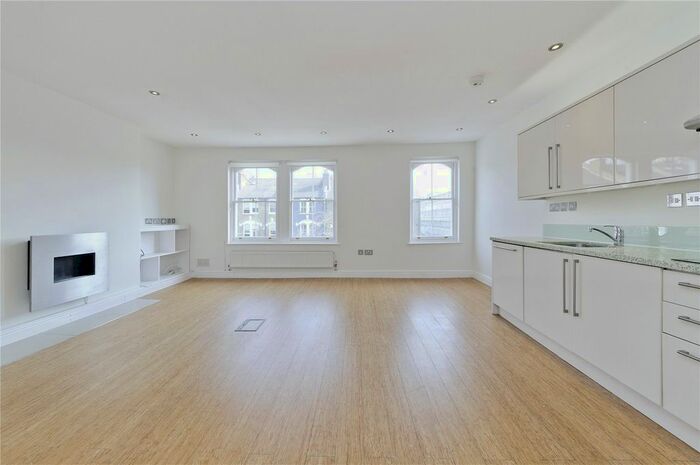 3 Bedroom Flat To Rent In St. Lawrence Terrace, Ladbroke Grove, London, W10