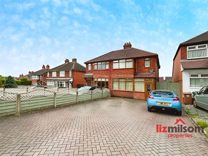 3 Bedroom Semi-Detached House For Sale In Darklands Road, Swadlincote, DE11