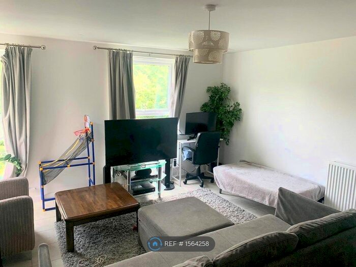 2 Bedroom Flat To Rent In Summers Hill Drive, Papworth Everard, CB23