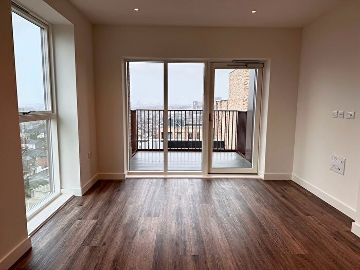 2 Bedroom Flat To Rent In Mary Neuner Road, London, N8