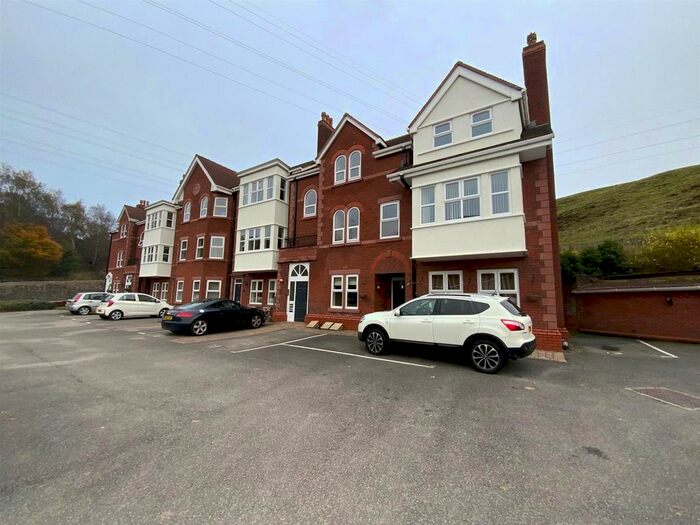 2 Bedroom Flat To Rent In Matley Court, Mottram Road, Stalybridge, Greater Manchester, SK15