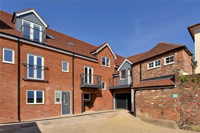 2 Bedroom Apartment To Rent In Grebe House, Marlow, Buckinghamshire, SL7