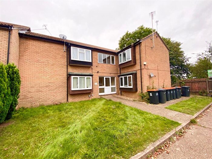 Studio To Rent In Conway Close, Houghton Regis, Dunstable, LU5