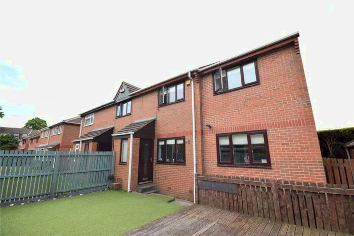 4 Bedroom Town House To Rent In Elder Croft, Bramley, Leeds, LS13