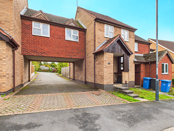 3 Bedroom Town House For Sale In Saffron Drive, Oakwood, DE21