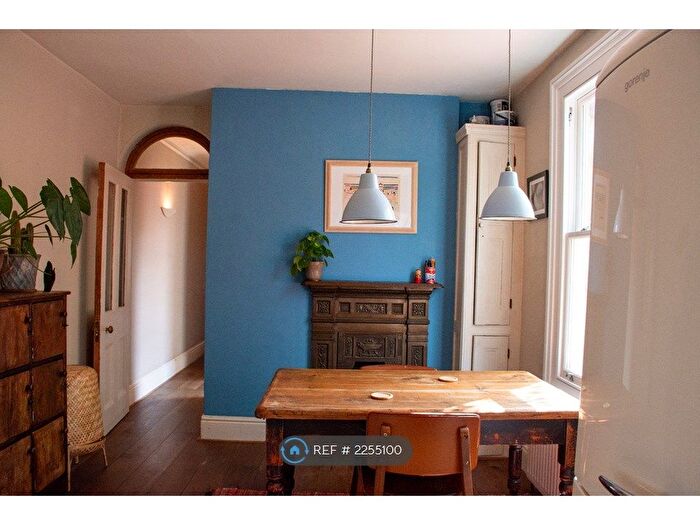 1 Bedroom Flat To Rent In Effra Mansions, London, SW2