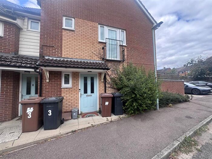 2 Bedroom Flat To Rent In Pelham Court, Bowmans Close, Potters Bar, EN6