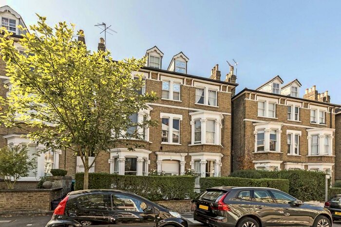 2 Bedroom Flat To Rent In Cardigan Road, Richmond, TW10