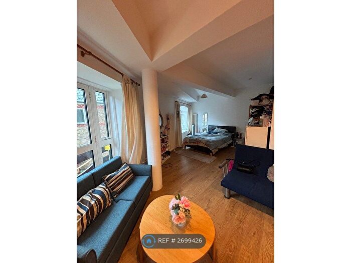 Studio To Rent In Prusoms Island, London, E1W