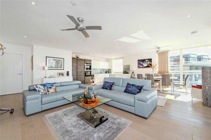 2 Bedroom Flat To Rent In Wyndham Apartments, River Gardens Walk, London, SE10