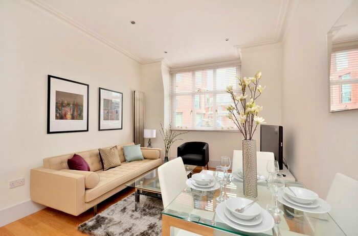 2 Bedroom Flat To Rent In Buckingham Gate, St James's Park, London, SW1E