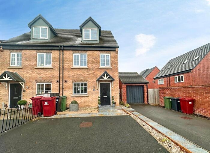 3 Bedroom Semi Detached House For Sale In Milford Drive, Wingerworth, Chesterfield, S42