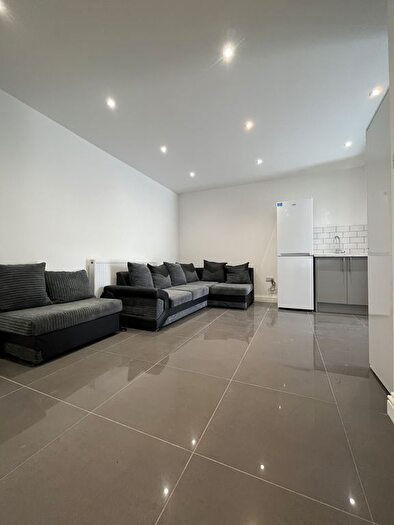 6 Bedroom Terraced House To Rent In Princes Avenue, London, W3