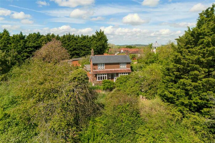 4 Bedroom Detached House For Sale In Barton Road, Pulloxhill, Bedfordshire, MK45