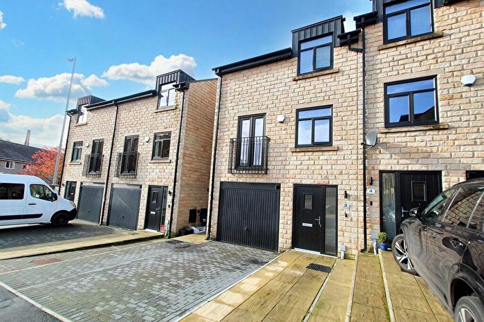 4 Bedroom Semi-Detached House For Sale In Cinder Close, Todmorden, OL14