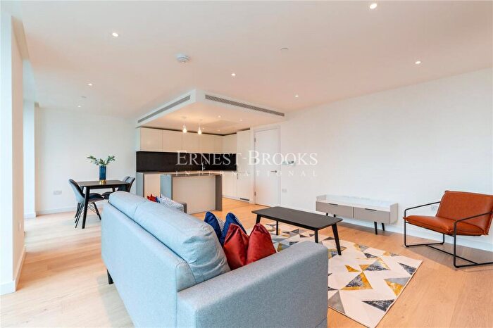 2 Bedroom Apartment To Rent In Landmark Pinnacle, Marsh Wall, Canary Wharf, E14
