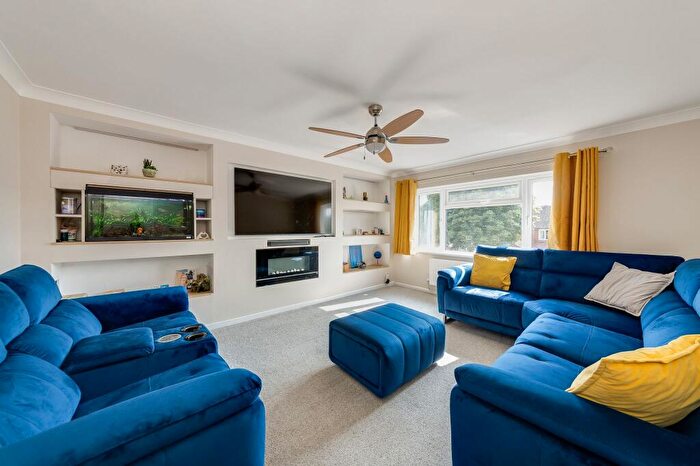 4 Bedroom Maisonette For Sale In Bradstocks Way, Sutton Courtenay, OX14