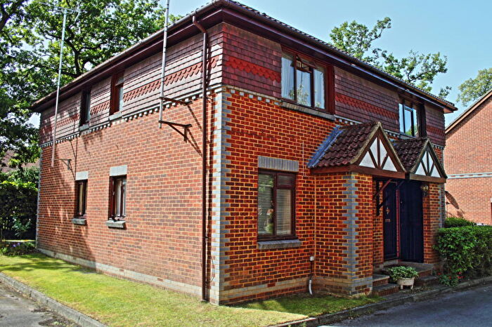 1 Bedroom Terraced House To Rent In Oriental Road, Woking, GU22