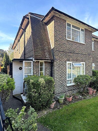 2 Bedroom Maisonette For Sale In Felbridge Close, Sutton, SM2