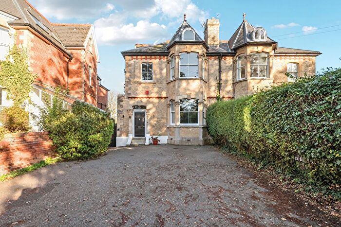 5 Bedroom Semi-Detached House For Sale In South Road, Taunton, TA1