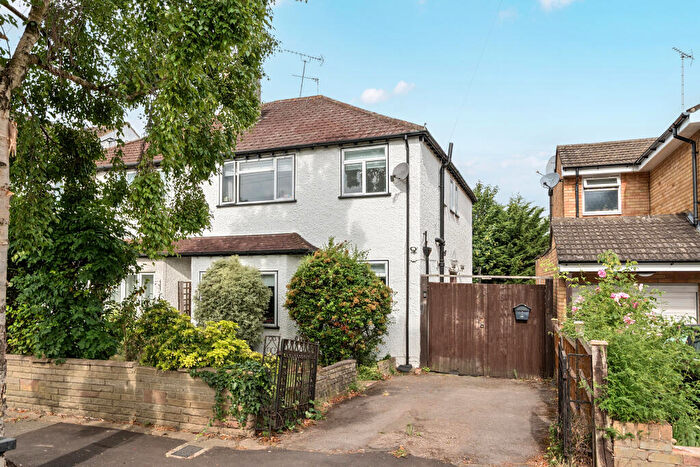 3 Bedroom Semi-Detached House For Sale In Ridgeview Road, Whetstone, N20