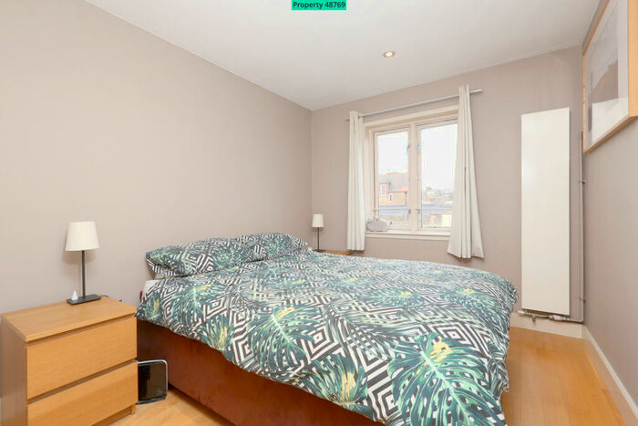 2 Bedroom Maisonette For Sale In Rowan Walk, London, N19
