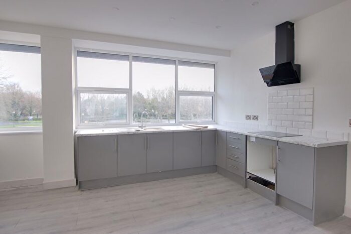 2 Bedroom Flat To Rent In Windsor Road, Trowbridge, BA14