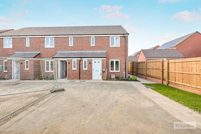 3 Bedroom End Of Terrace House To Rent In Blake Close, Market Harborough, LE16
