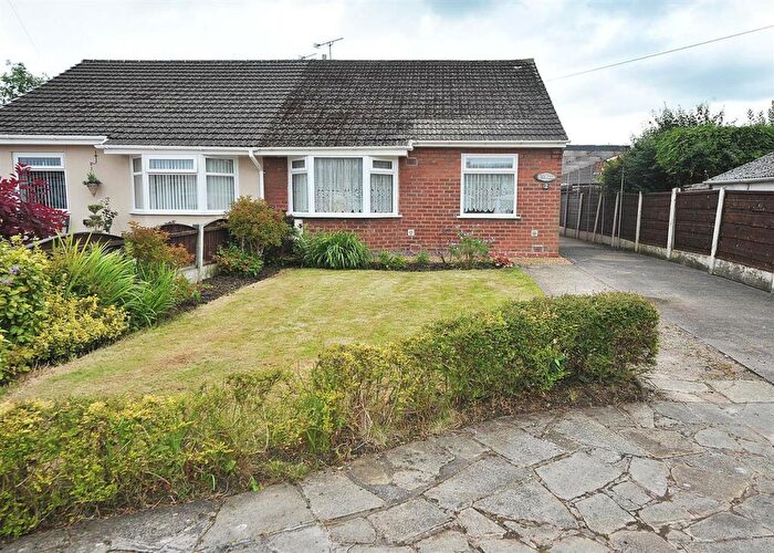 2 Bedroom Bungalow For Sale In Woodlands Avenue, Irlam, M44