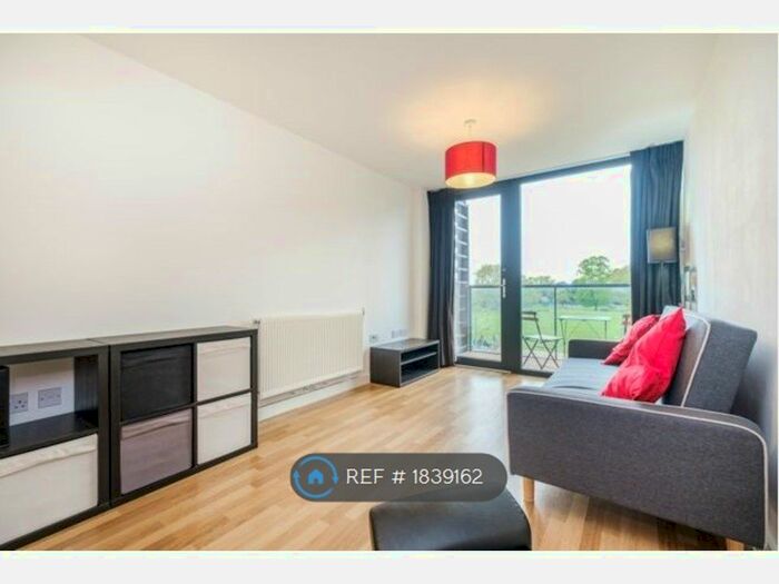 1 Bedroom Flat To Rent In Bloemfontein Road, London, W12