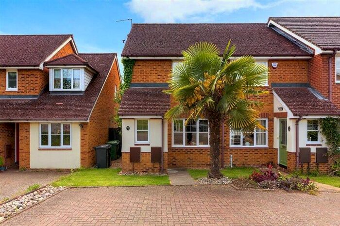 2 Bedroom House To Rent In Admiral Way, Berkhamsted, HP4