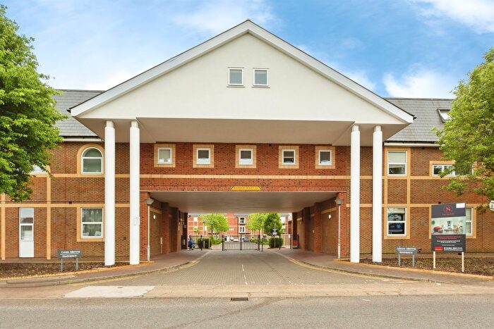 2 Bedroom Flat For Sale In Alton Mews, Aylesbury, HP19