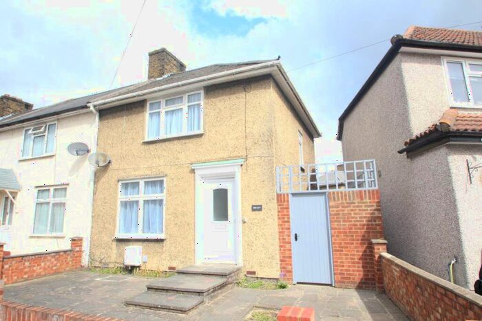 3 Bedroom House To Rent In Fitstephens Road Dagenham, RM8