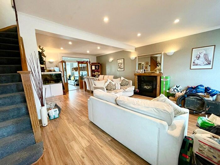 4 Bedroom Terraced House To Rent In Fencepiece Road, Chigwell, Essex, IG6