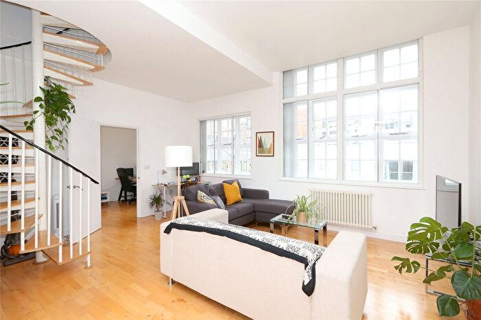 2 Bedroom Flat To Rent In Mount Carmel Court, Eden Grove, Islington, London, N7