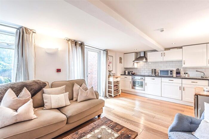 1 Bedroom Apartment To Rent In Tilehurst Road, Reading, Berkshire, RG30