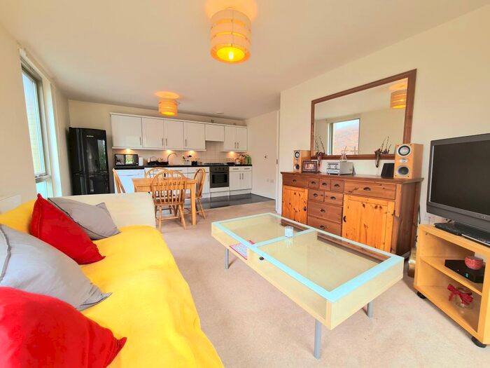 2 Bedroom Apartment To Rent In Schoolhouse Yard, Woolwich, SE18